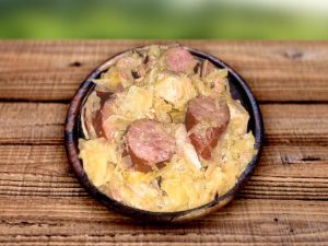 srodek kielbasa saurkraut